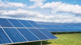 Versicherung Solarenergie: Photovoltaik-Anlage sorgt dank Sonnenenergie für Strom. Versicherung Solarenergie: Photovoltaik-Anlage sorgt dank Sonnenenergie für Strom.