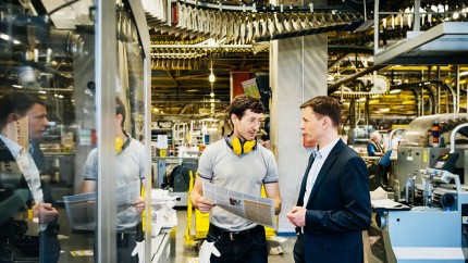 Gewerbliche Gebäudeversicherung: Sichern Sie Ihre Produktionshalle gegen Sturm, Feuer, Überschwemmung etc. ab. Gewerbliche Gebäudeversicherung: Sichern Sie Ihre Produktionshalle gegen Sturm, Feuer, Überschwemmung etc. ab.