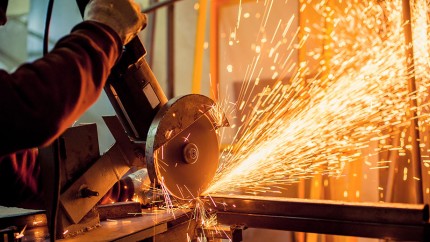 Gothaer Feuer-Industrie-Versicherung: Feuerentwicklung bei der Arbeit Gothaer Feuer-Industrie-Versicherung: Feuerentwicklung bei der Arbeit