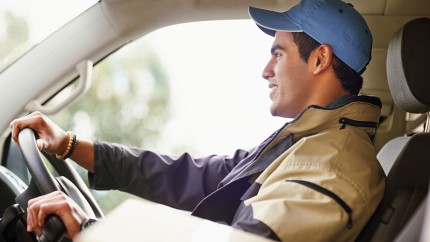 Gothaer Werkverkehrsversicherung: Fahrer im Führerhaus seines LKW Gothaer Werkverkehrsversicherung: Fahrer im Führerhaus seines LKW