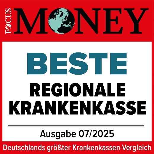 Das Bild zeigt die Auszeichnung von Focus Money für die beste regionale Krankenkasse. Die Ausgabe ist aus Juli 2025.