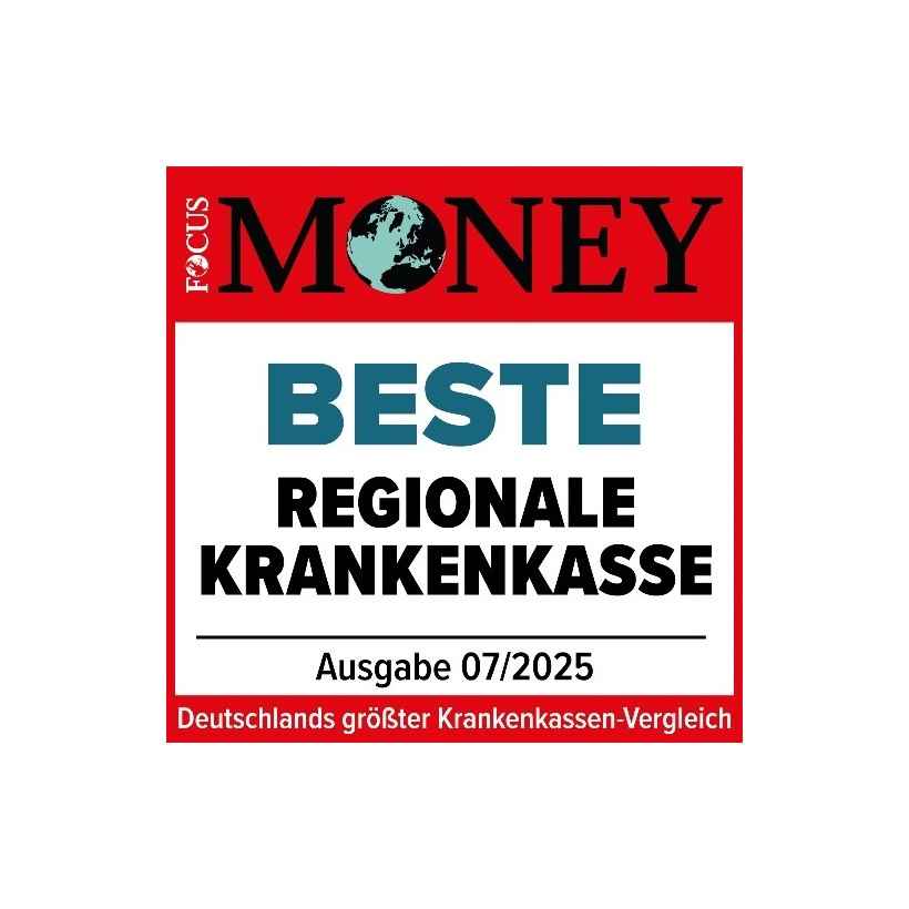 Das Bild zeigt die Auszeichnung von Focus Money für die beste regionale Krankenkasse. Die Ausgabe ist aus Juli 2025.
