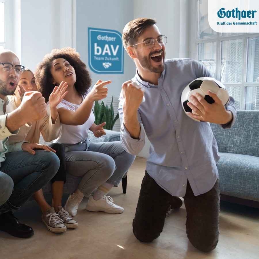Leute schauen Fußball.