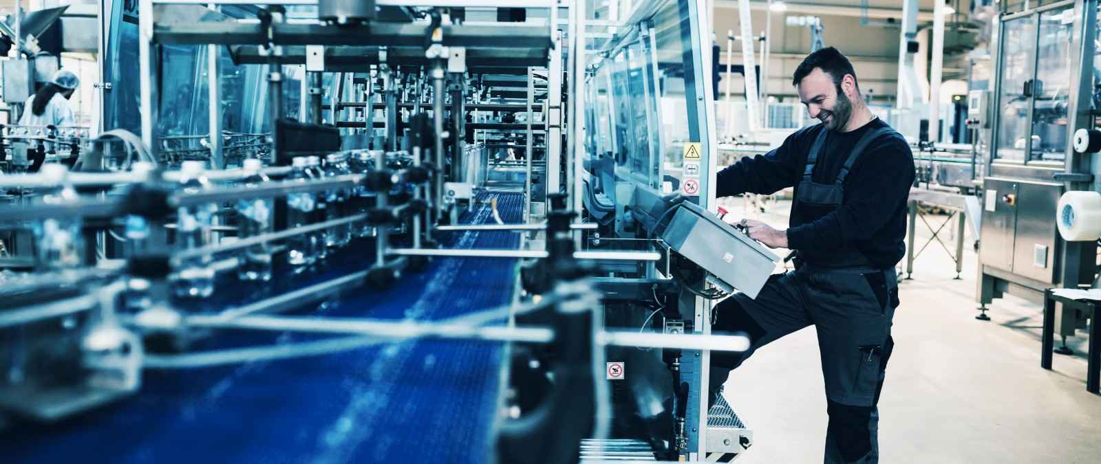 Gothaer Extended Coverage: Facharbeiter in einem Unternehmen