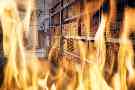 Gothaer Inhaltsversicherung: Ein Warenlager steht in Flammen.