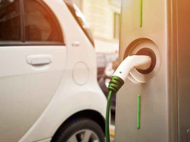Für Ihr Elektro-Auto jetzt Beitragsnachlass von 10 % - sowohl in der Haftpflicht als auch in der Voll- und Teilkasko Autoversicherung erhalten.