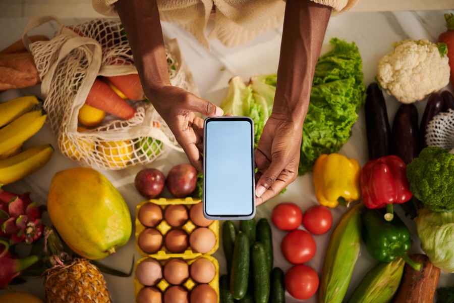 Einfach mit der HealthMe-App auf dem Handy den Barcode scannen und sehen, was in einem Produkt steckt