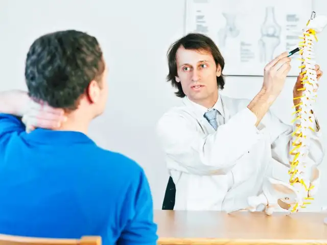 Orthopäde und Patient