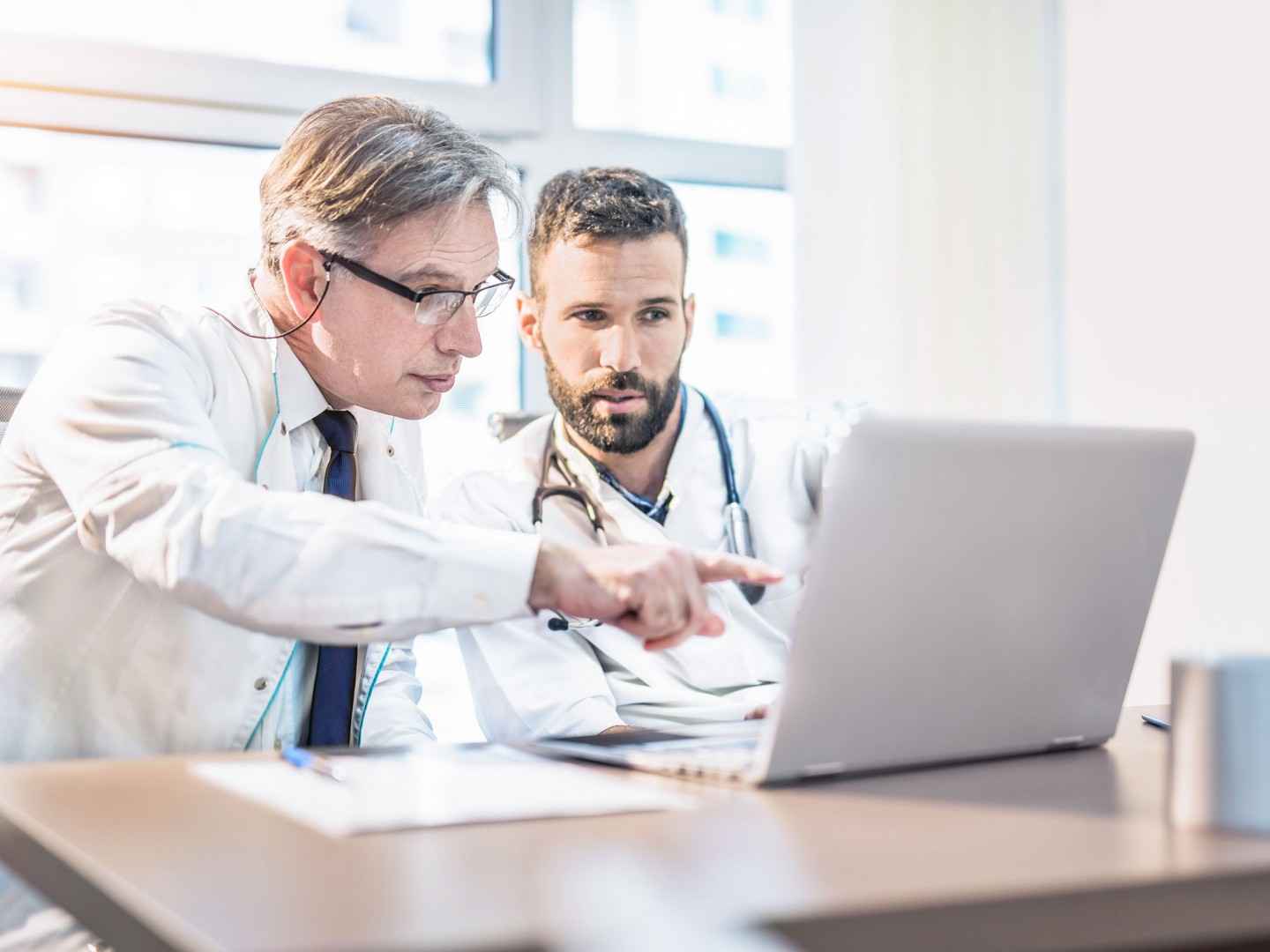 Zweitmeinung: Zwei Ärzte am Computer
