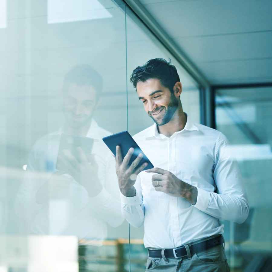 Finanzen: Anleger ist zufrieden mit seiner Finanzplanung.