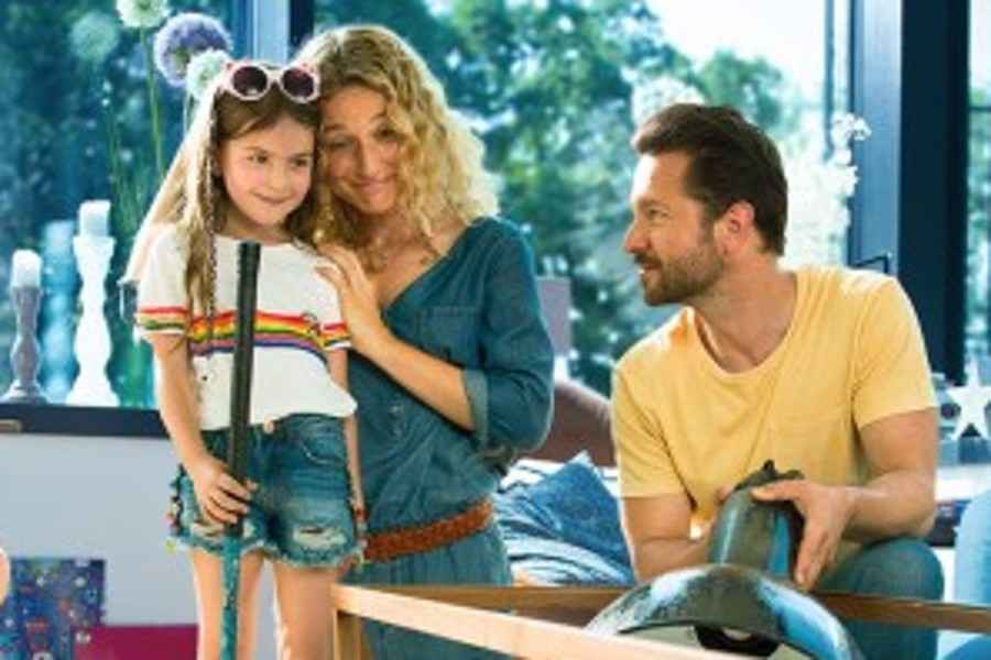 Gothaer Heim&Haus: Familie im Wohnzimmer