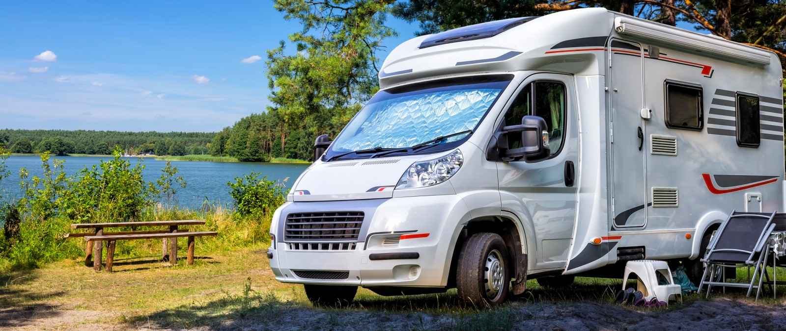 Gothaer Wohnmobilversicherung: Für Ihr Wohnmobil am See können Sie online eine Versicherung anfordern.