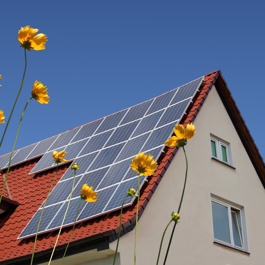 Eine eigene Photovoltaik-Anlage auf dem Dach macht Sie unabhängiger.