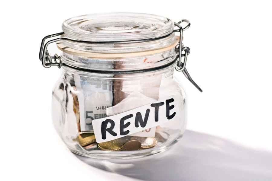 Rente aufbessern: Ein Glas mit der Aufschrift "Rente".