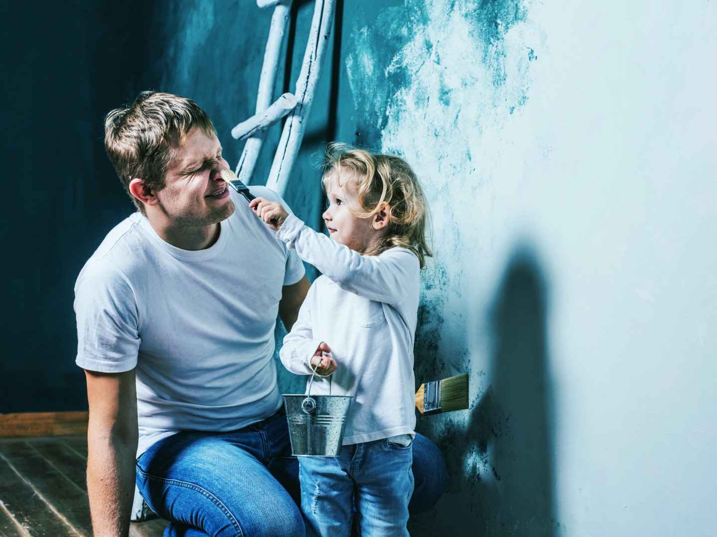 Gothaer Versicherungen: Vater und Tochter renovieren