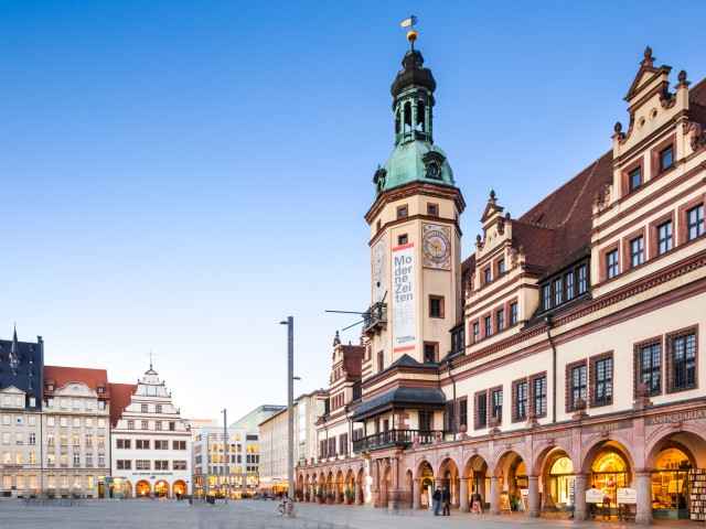 Versicherung Leipzig: der Markt mit dem alten Rathaus