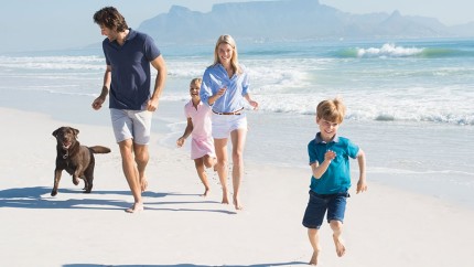 Auslandskrankenschutz: Auf Reisen ist Ihre Familie mit einer Auslandskrankenversicherung gut abgesichert. Auslandskrankenschutz: Auf Reisen ist Ihre Familie mit einer Auslandskrankenversicherung gut abgesichert.
