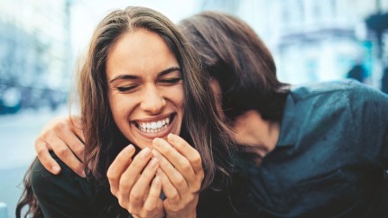 Gothaer Zahnzusatzversicherung (Zahnbehandlung & Zahnersatz): Eine Frau lacht herzlich. Gothaer Zahnzusatzversicherung (Zahnbehandlung & Zahnersatz): Eine Frau lacht herzlich.