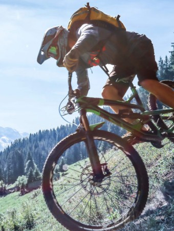 Die private Unfallversicherung der Gothaer: Mountainbiker in den Bergen. Die private Unfallversicherung der Gothaer: Mountainbiker in den Bergen.