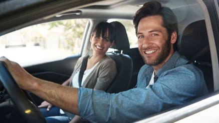 KFZ-Wechsel: Paar im Auto KFZ-Wechsel: Paar im Auto