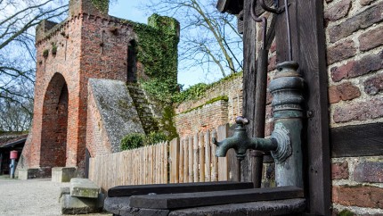Gothaer Versicherung Krefeld: Burg Linn Gothaer Versicherung Krefeld: Burg Linn