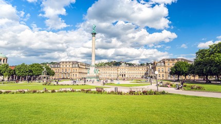 Versicherung Stuttgart: Das neue Schloss in Stuttgart mit Jubiläumssäule und Schlossplatz Versicherung Stuttgart: Das neue Schloss in Stuttgart mit Jubiläumssäule und Schlossplatz