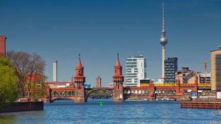 Gothaer Versicherung Berlin: Blick auf Oberbaumbrücke und Fernsehturm Gothaer Versicherung Berlin: Blick auf Oberbaumbrücke und Fernsehturm